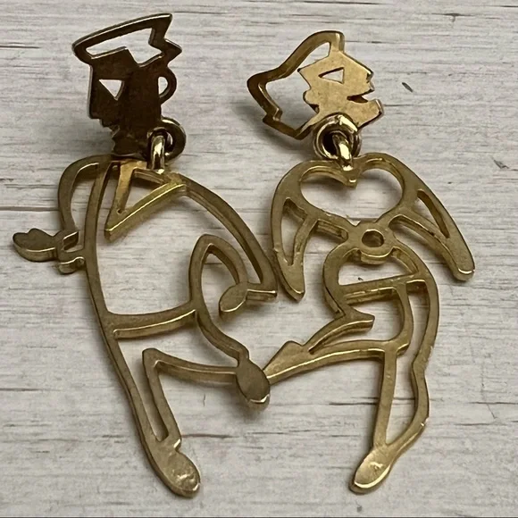 Artisan Vintage Gold Tone Eclectic Man and Woman Earrings - Picture 5 of 11